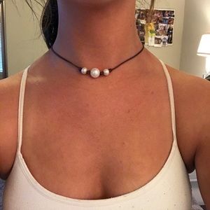 Wendy Mignot pearl choker